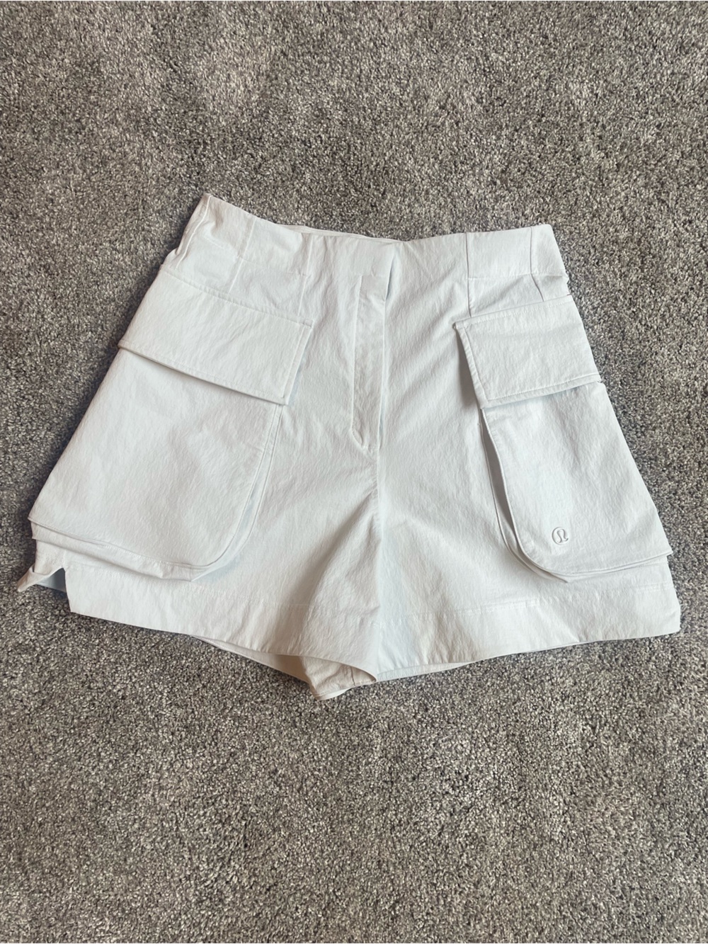 Lululemon Relaxed-Fit Super-High-Rise Cargo Shorts White Size 0